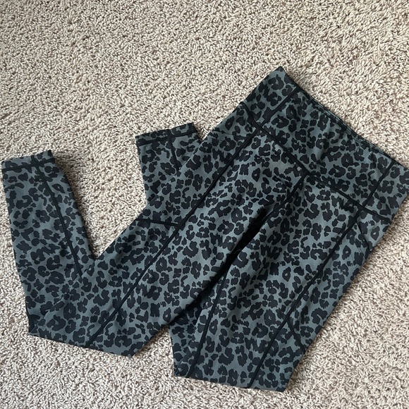 Kiava Dark Leopard Print Workout Leggings With Pockets | High Waist Yoga Pants - Picture 5 of 7